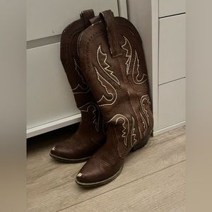 Used Cowgirl Boots